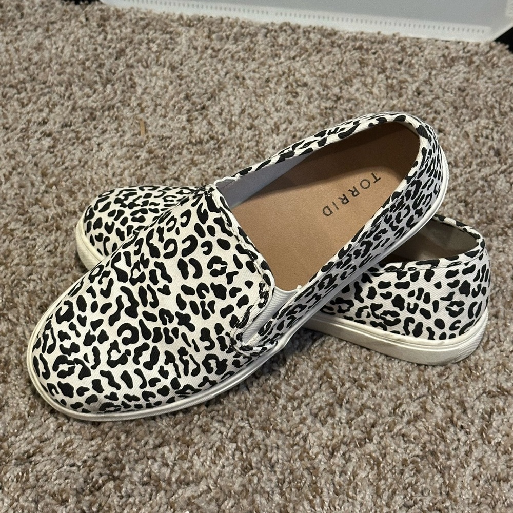 Torrid White & Black Leopard Print Slip-On Sneakers Size 9WW